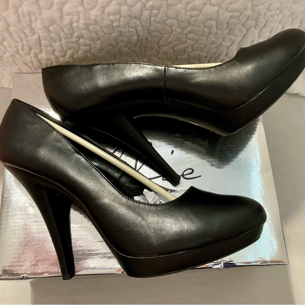 NIB Ellie Black Classic High Heels in 12 WIDE - Picture 2 of 6